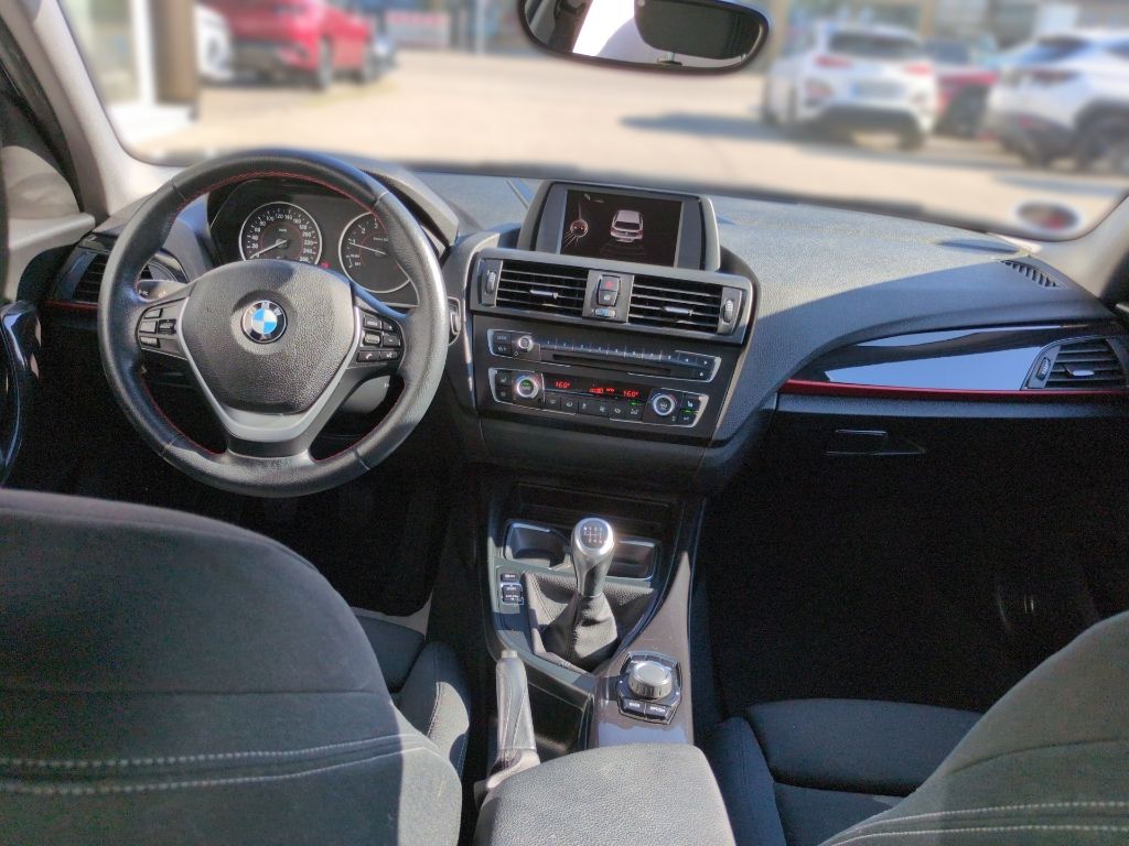 Fahrzeugabbildung BMW 116i Sport Line 8-fach