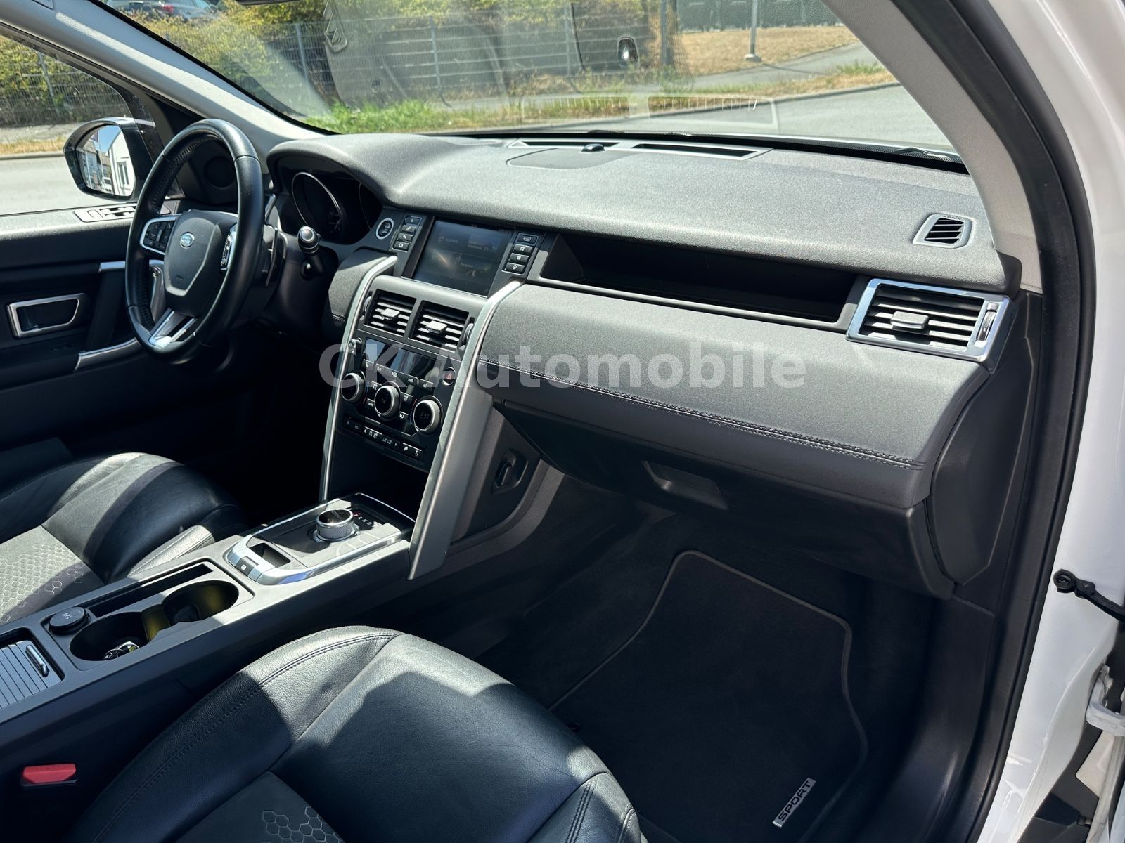 Fahrzeugabbildung Land Rover Discovery Sport 2.0 TD4 SE AWD/Navi/Bi-Xenon/Kam