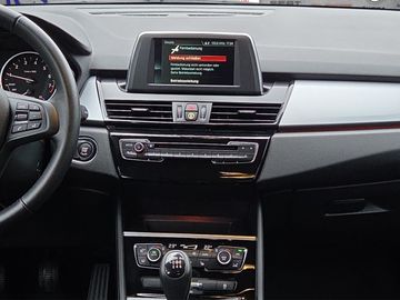 Fahrzeugabbildung BMW 216i Active Tourer Advantage Klima Einparkhilfe