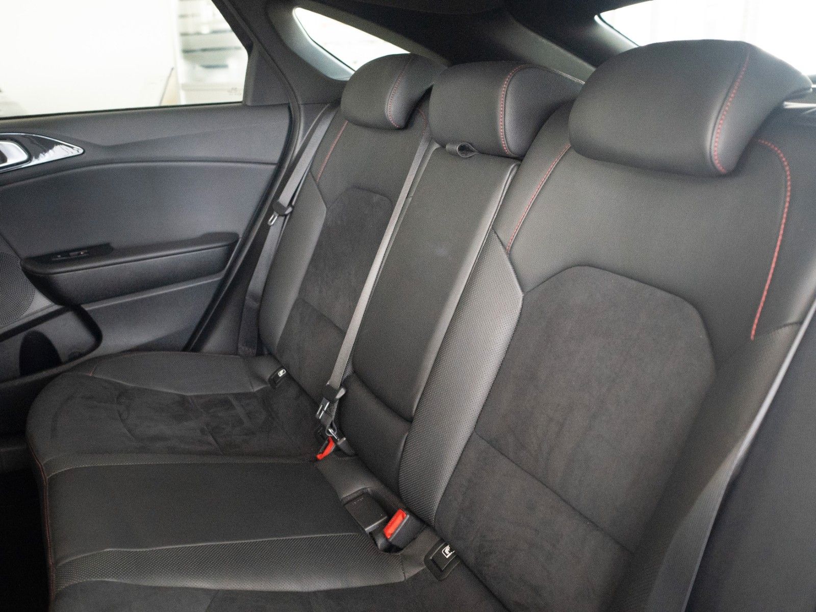 Fahrzeugabbildung Kia ProCeed GT AUTOM./PANO/SITZHZG./NAVI/LENKRADHZG.