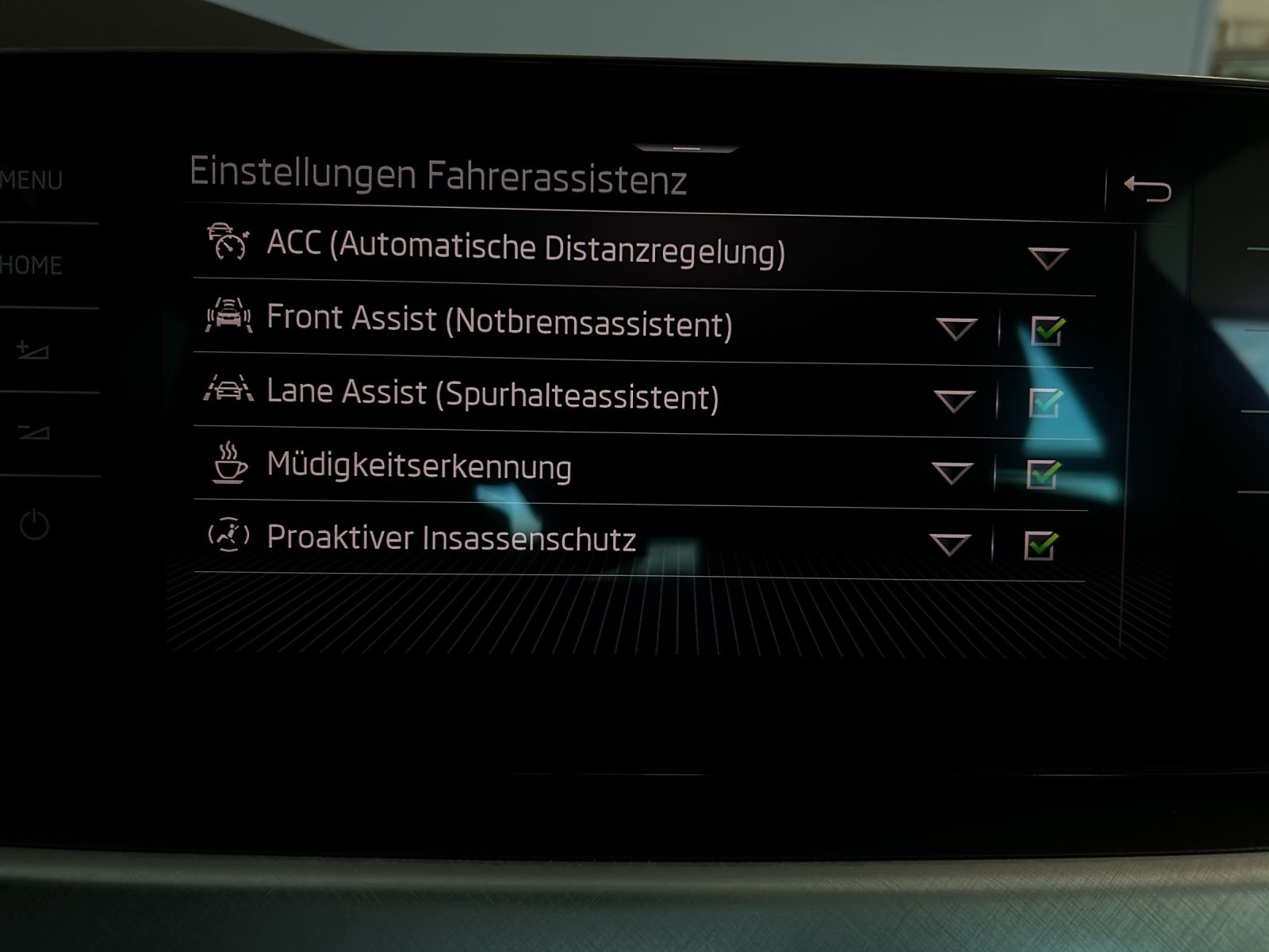 Fahrzeugabbildung SKODA Kamiq TSI Tour DSG LED Navi AID ACC RFK SH
