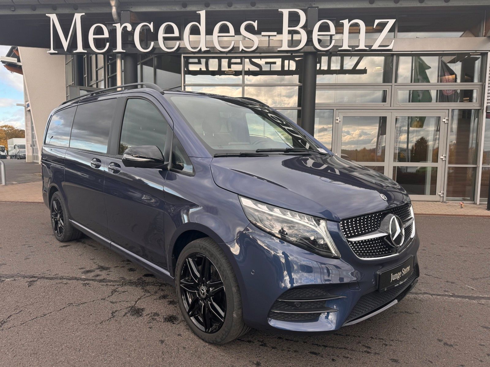 Fahrzeugabbildung Mercedes-Benz V 300 d AVA ED AMG AHK2,5to DISTRONIC