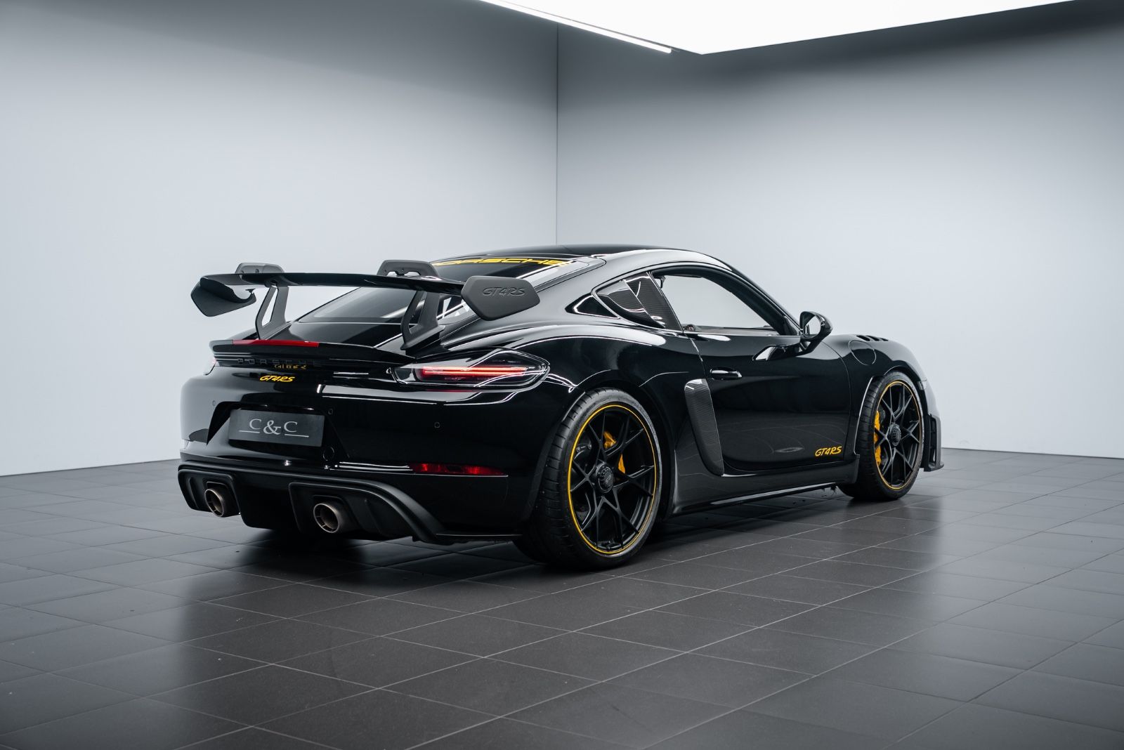 Fahrzeugabbildung Porsche 718 Cayman GT4 RS WEISSACH/PCCB/LIFT/CARBON