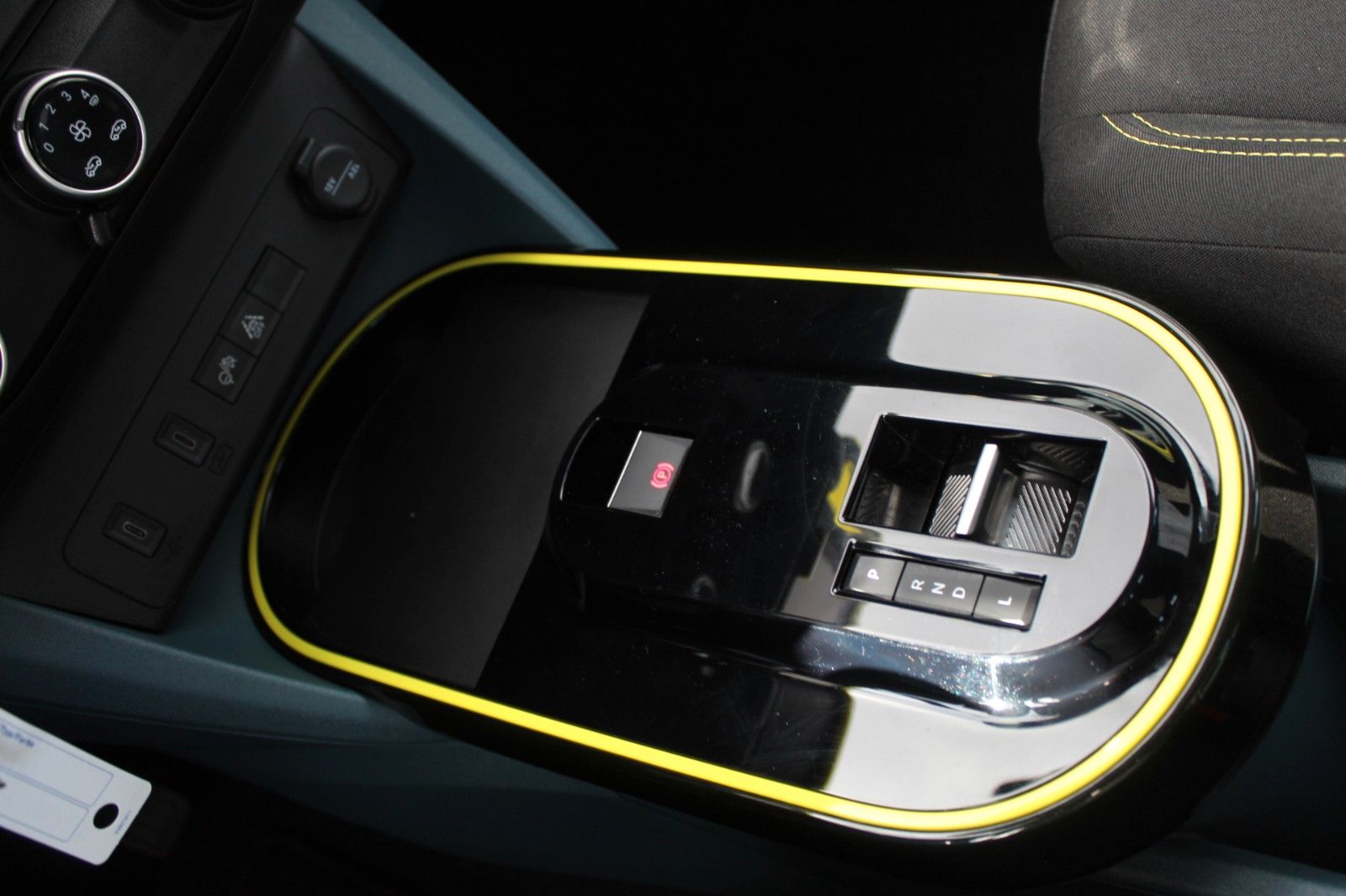 Fahrzeugabbildung Fiat Grande Panda Icon*48V*CarPlay, PDC*Klima*LED