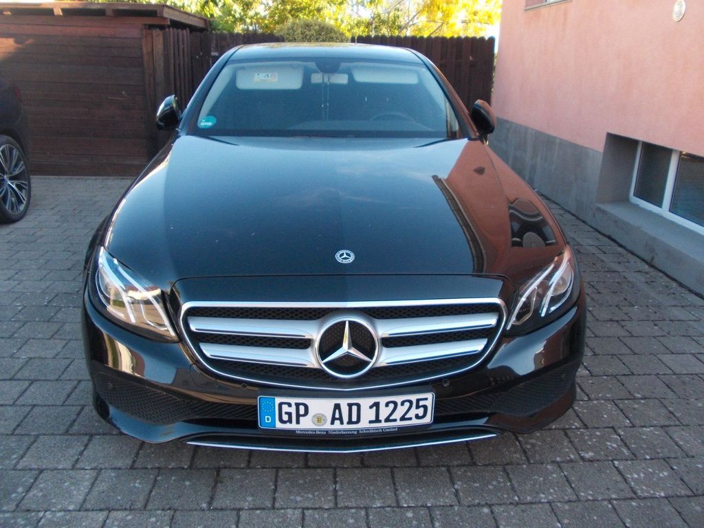 Image of Mercedes-Benz E 200