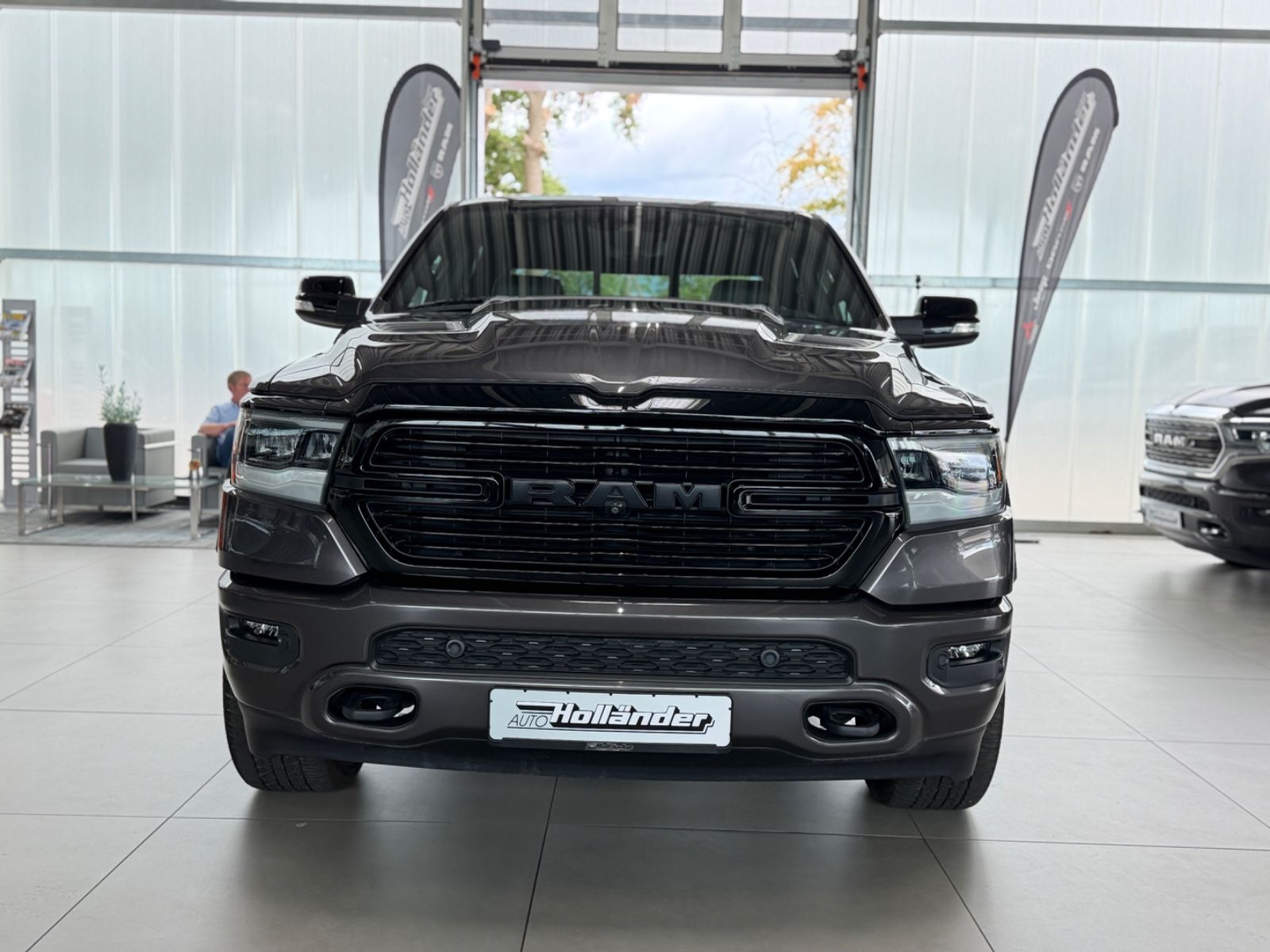 Fahrzeugabbildung Dodge RAM 1500 5,7 Laramie NIGHT LPG Luft RamBox