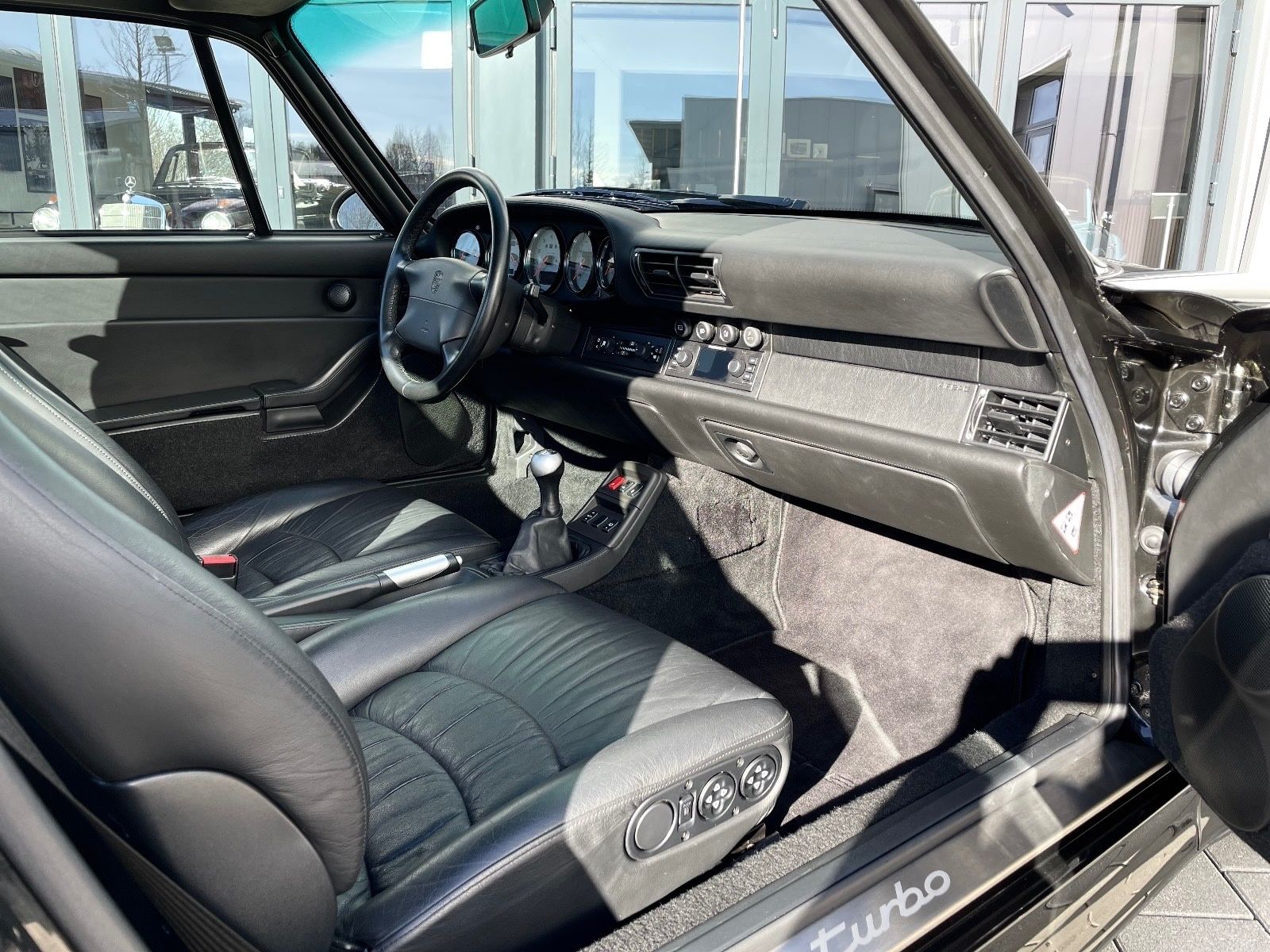 Fahrzeugabbildung Porsche 911 993 TURBO WLS 2 450PS SAMMLER 31000KM TOPZUS