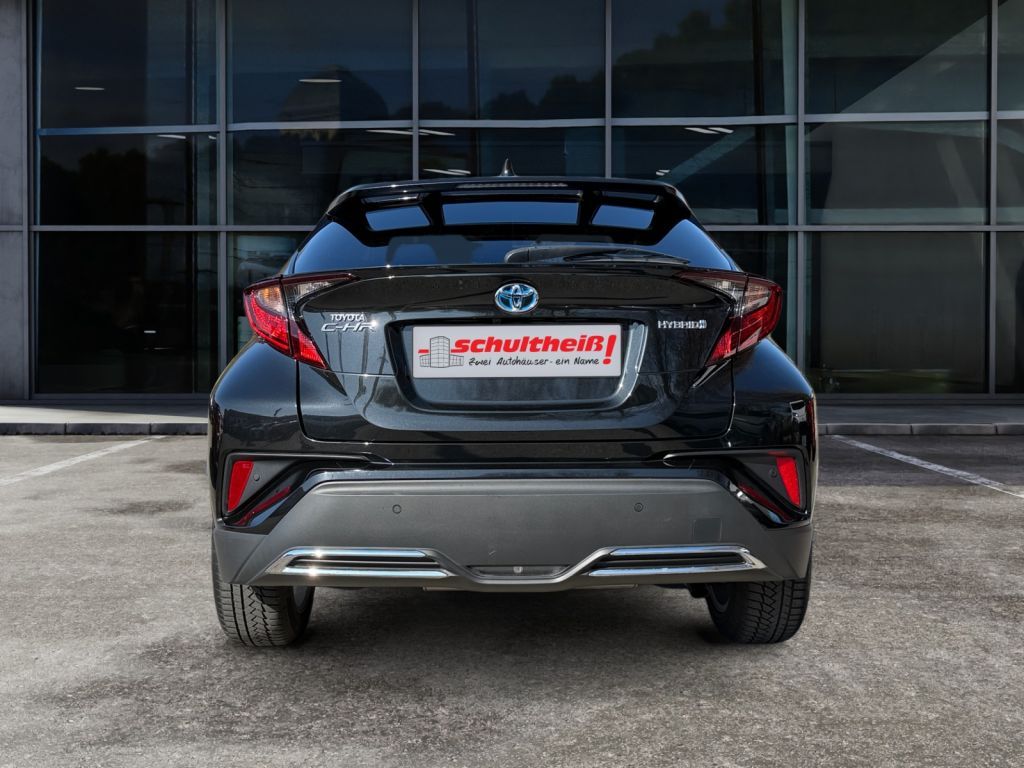 Fahrzeugabbildung Toyota C-HR 2.0 Hybrid Team Deutschland