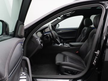 Fahrzeugabbildung BMW 530d Tour Luxury Line AHK Pano H/K Kamera DAB