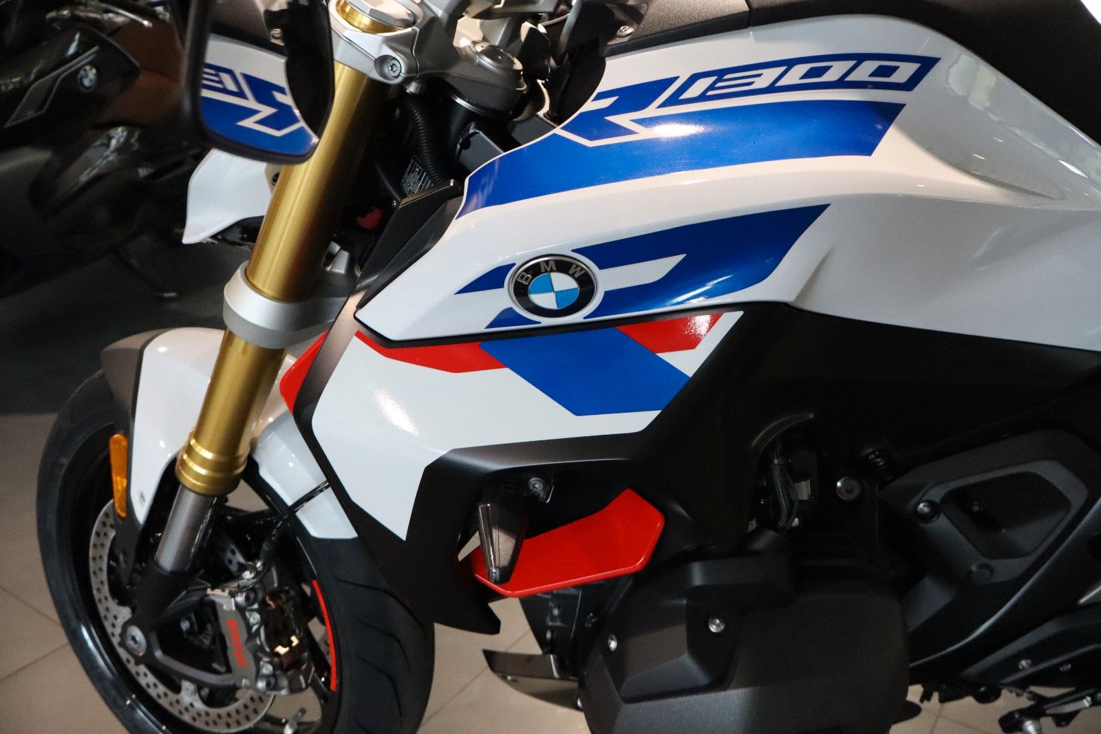 Fahrzeugabbildung BMW R1300R Style Performance