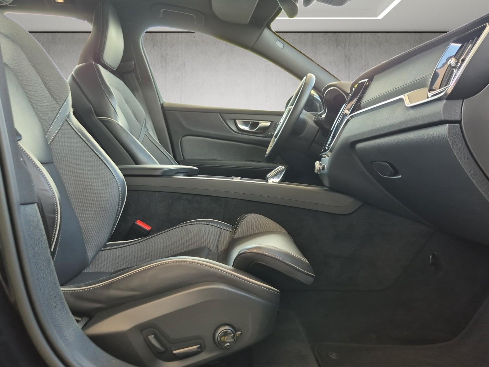Volvo V60 Ultimate Dark 360 H&K Pano LED 4xSHZ