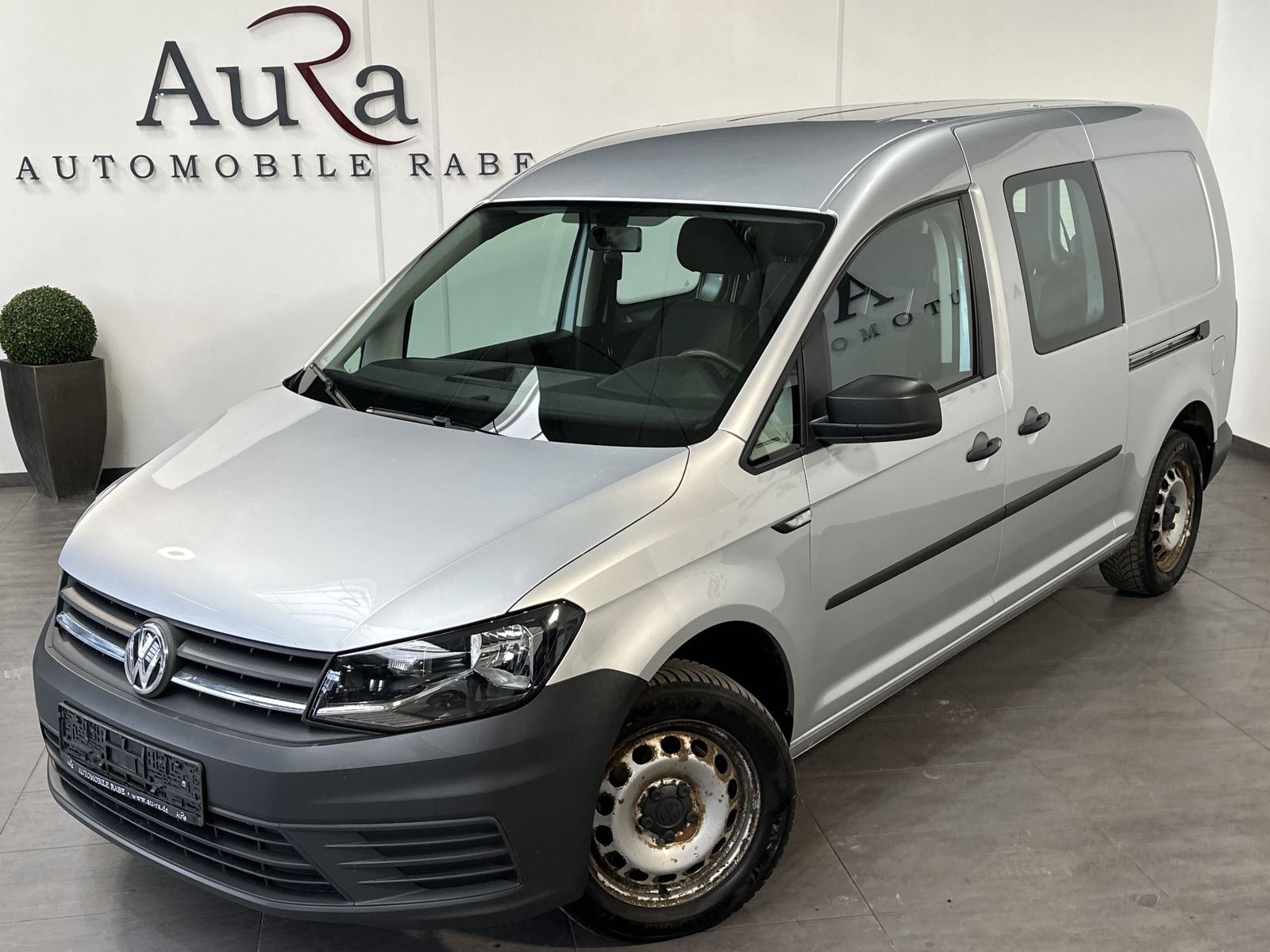 Fahrzeugabbildung Volkswagen Caddy 2.0 TDI Maxi 5-Sitzer NAV+AHK+BT+KLIMA+1HD