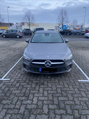 MERCEDES-BENZ A 180 d 