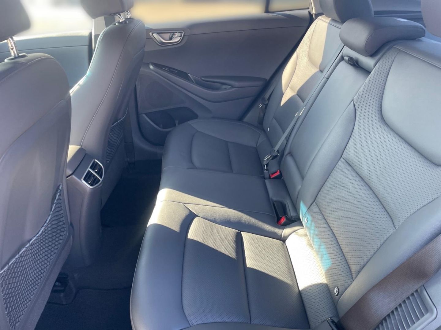 Fahrzeugabbildung Hyundai IONIQ 1.6 Plug-In Hybrid PREMIUM Navi Kamera Sit