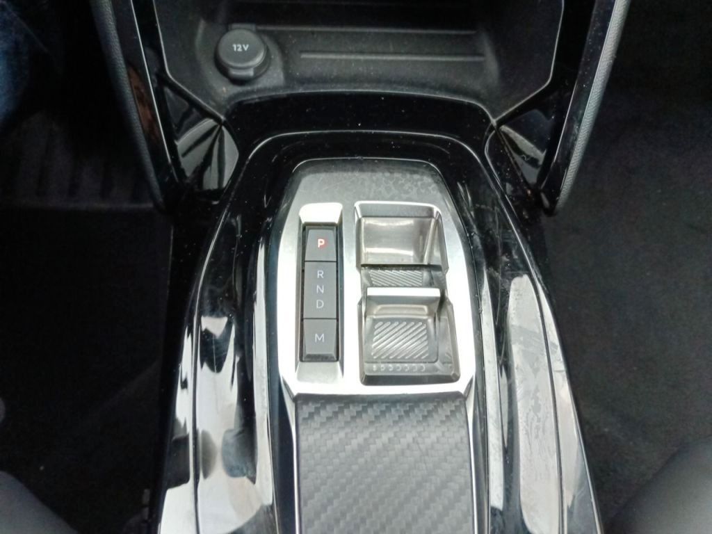 Fahrzeugabbildung Peugeot 2008 Allure Pack 1.2T NAVI/LED/PDC/180°CAM/DAB+