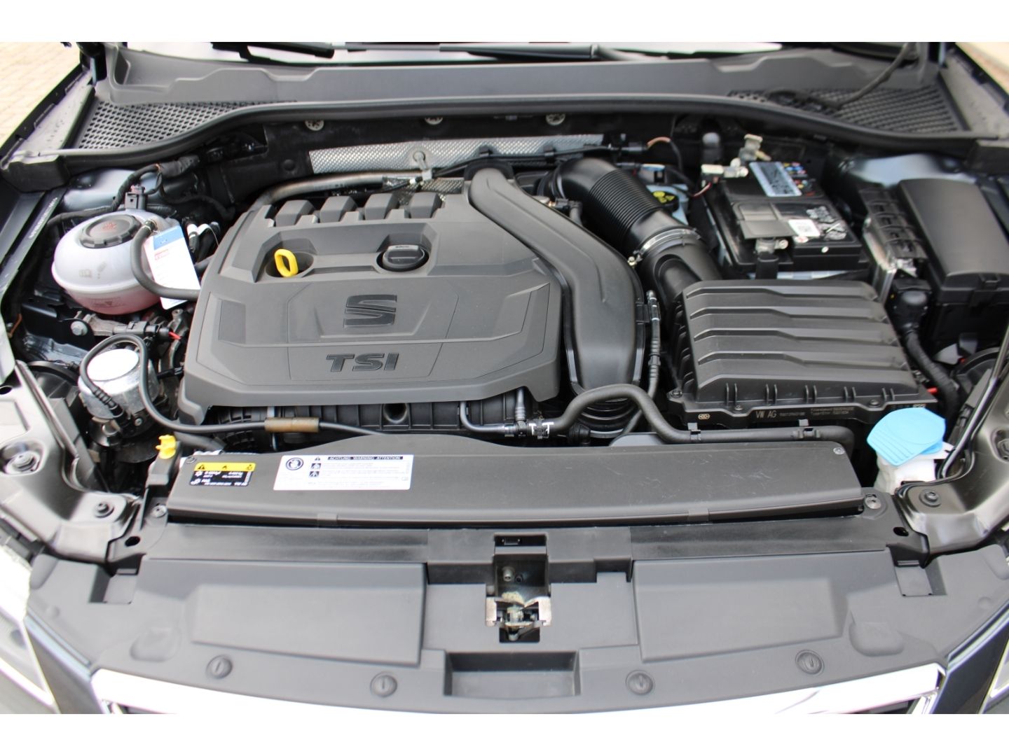 Fahrzeugabbildung SEAT Leon 1.5 TSI ST FR ACC LED Navi DAB PDC RFK AHK