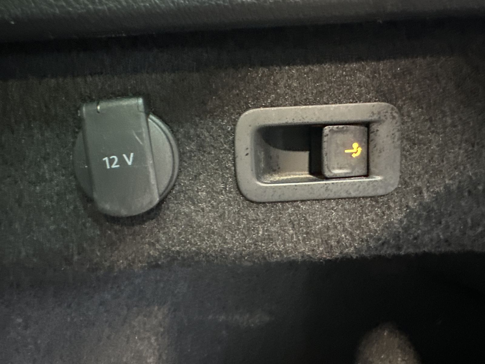 Fahrzeugabbildung Volkswagen Passat Variant GTE NAV+LED+PANO+AHK+STANDHEIZUNG