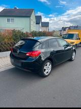 Opel Astra 1.7 Diesel - Opel Astra aus 2012 mit Diesel-Antrieb: Limousine