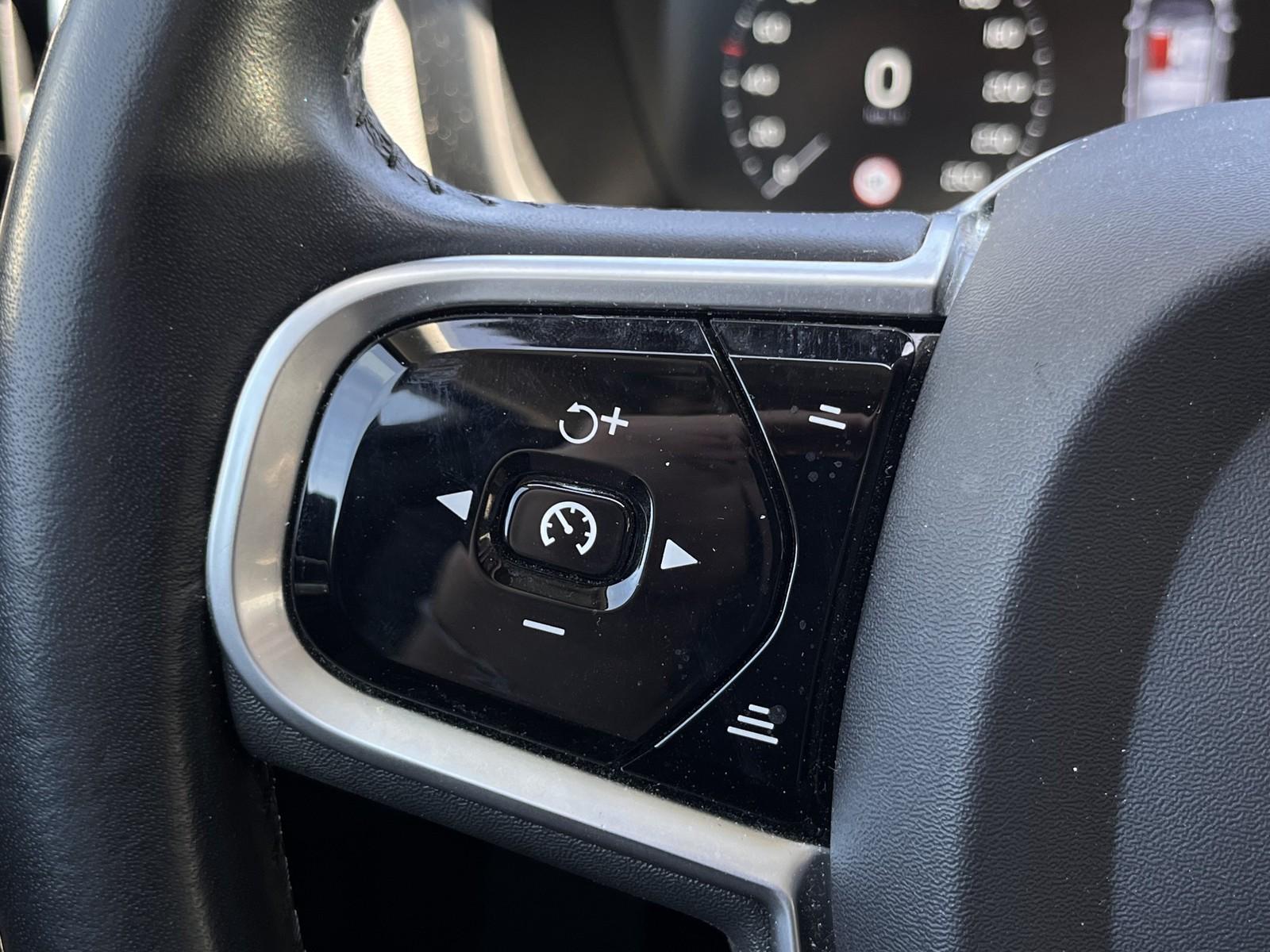 Volvo V60 Kombi AWD /HK-ANLAGE/LED/NAVI/LEDER/