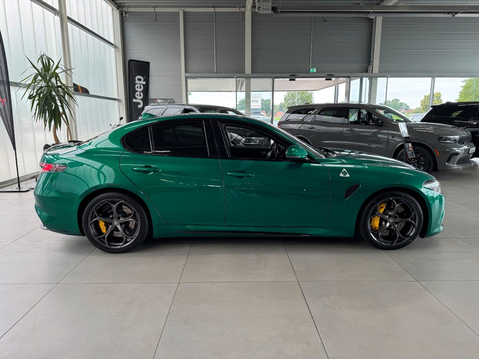 Fahrzeugabbildung Alfa Romeo Giulia 2.9 V6 Quadrifoglio "ACC Komfort-Paket"