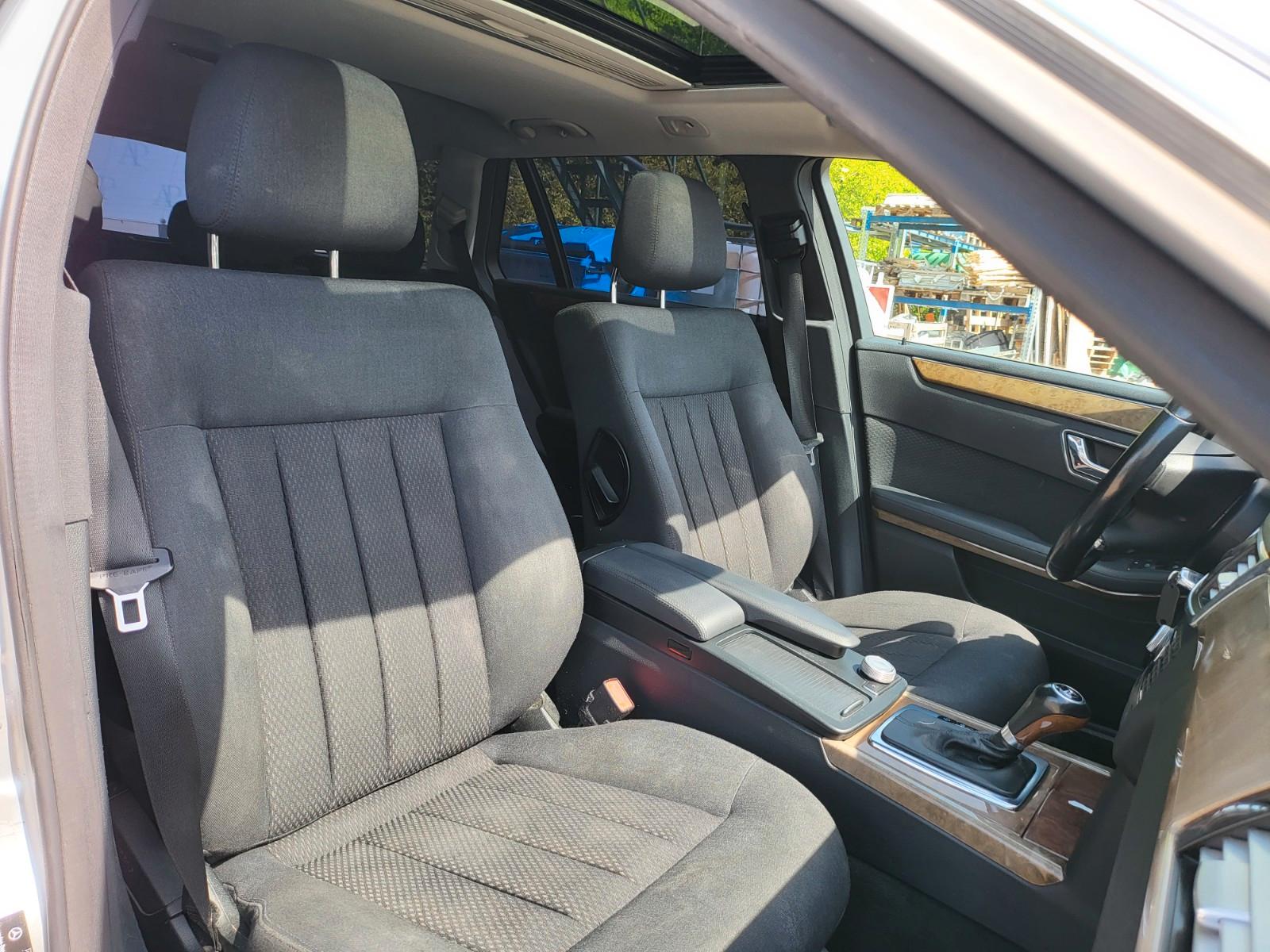 Mercedes-Benz E220 2011 — photo 20