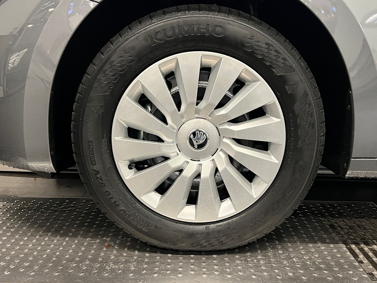 Fahrzeugabbildung SKODA Octavia Combi Essence 1.5 TSI *AHK, Climatronic,