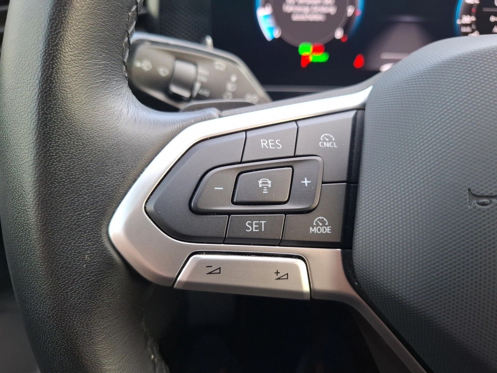 Fahrzeugabbildung Volkswagen Passat Variant eTSI Business DSG LED Navi AID AC