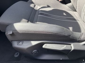 Bild 25 Opel Astra GS AT8/NAVI/SHZ+LHZ/PDC vo+hi+360Cam