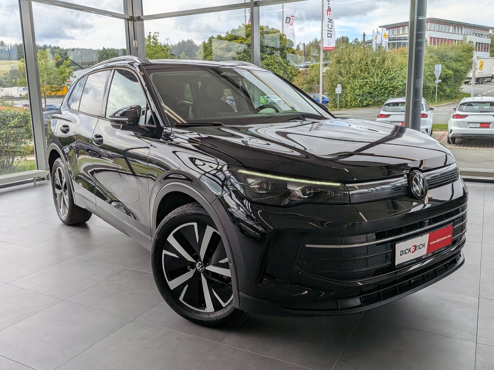 Fahrzeugabbildung Volkswagen Tiguan 1.5 eTSI ENERGY HD-Matrix 360 Pano AHK 19