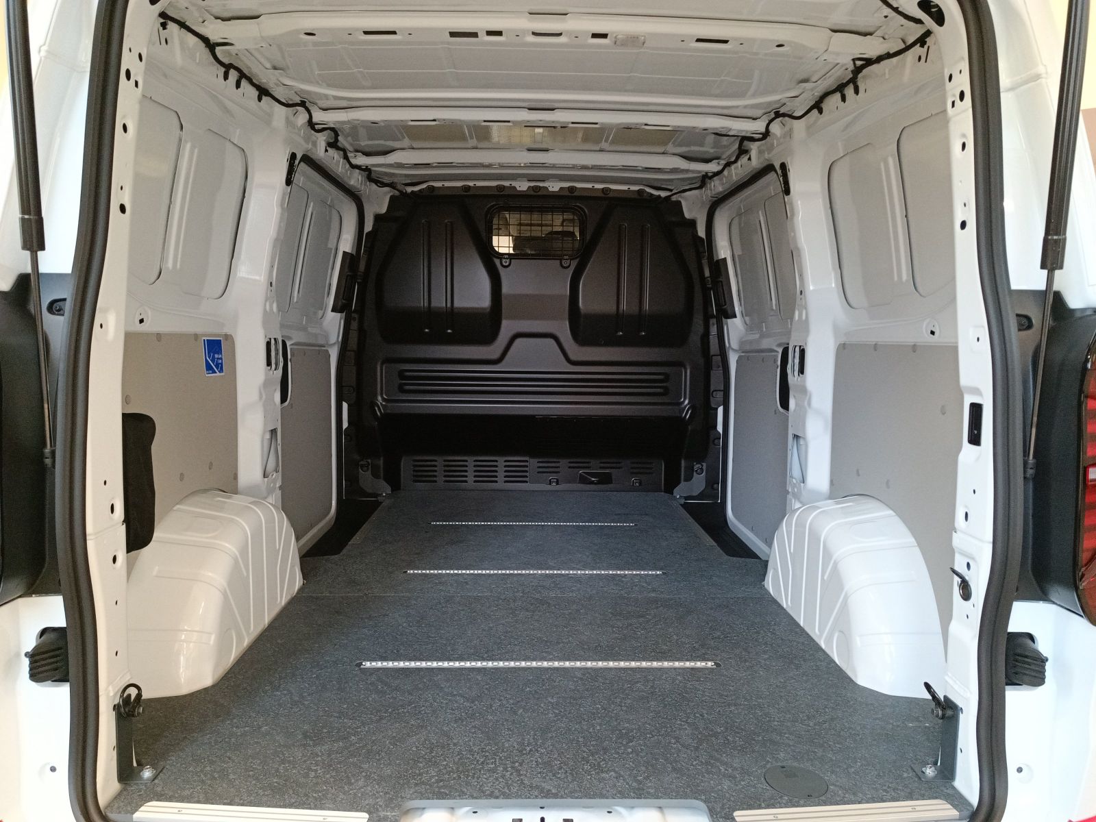 Volkswagen T7 Transporter - Bild 18