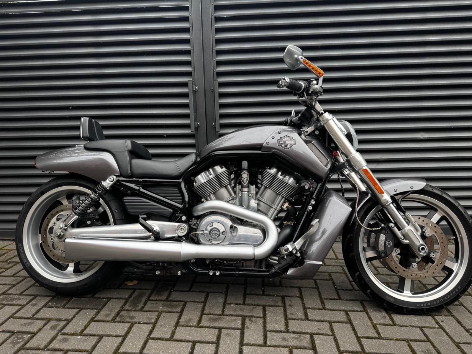 Harley-Davidson VRSCF V-rod Muscle nur 8500 km | V&H Auspuff