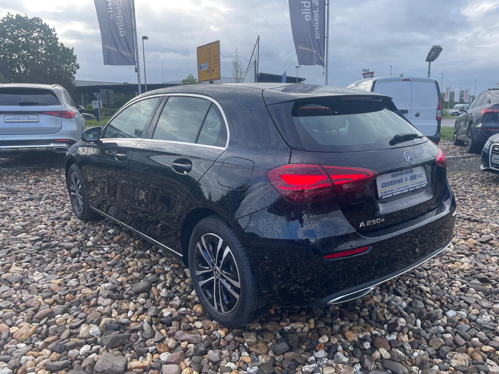 Mercedes-Benz A 250 e LED Tempomat