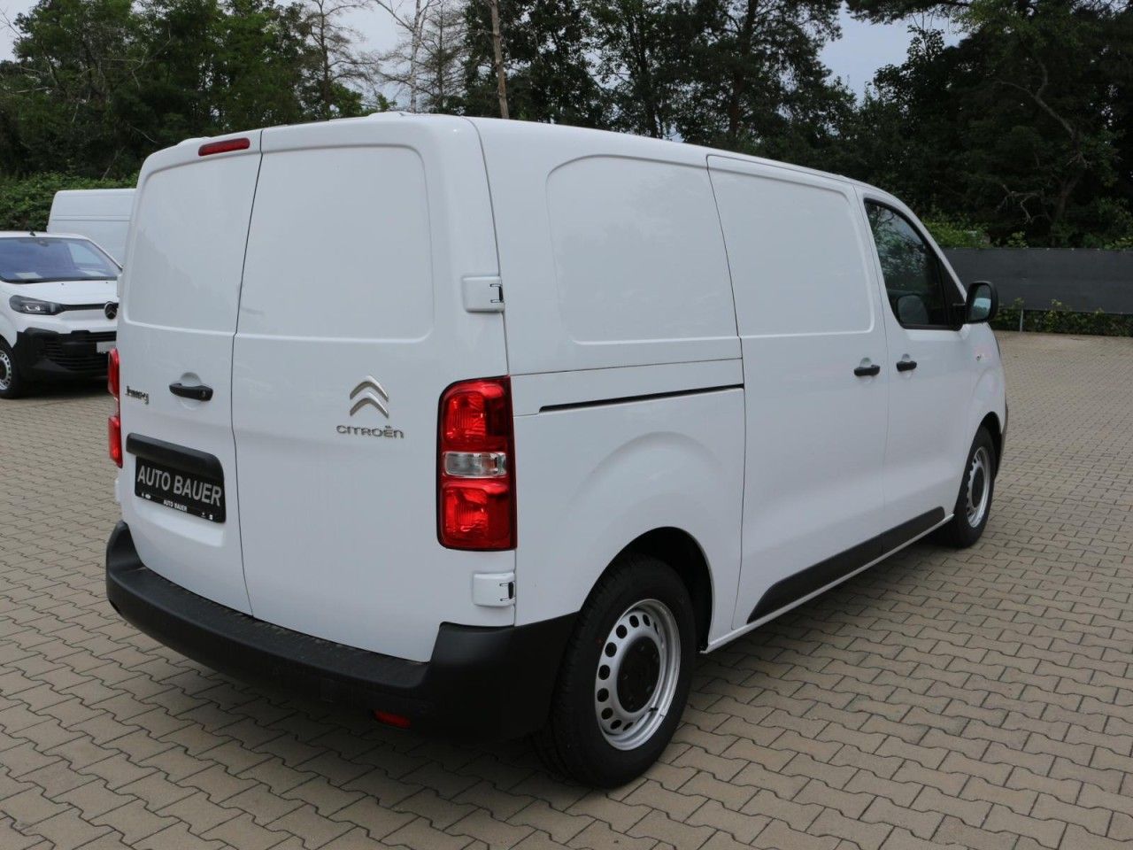 Fahrzeugabbildung Citroën JUMPY STANDARD 1.5 BlueHDi 100