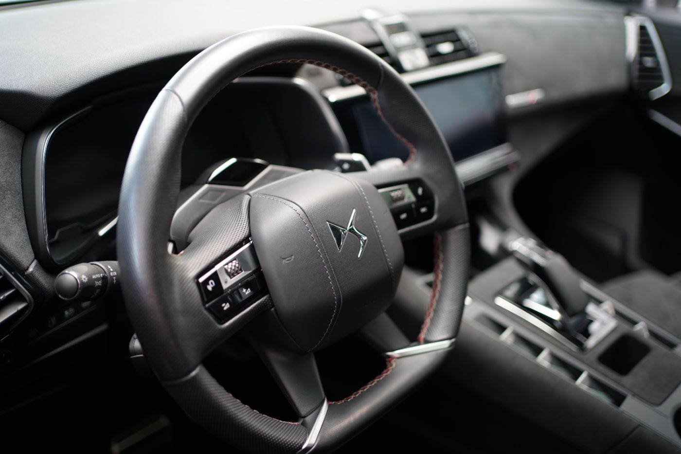 Fahrzeugabbildung DS Automobiles DS7 Crossback E-Tense 225 Performance Line+ Foca