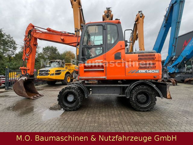 Doosan DX 140W-3/Umschlagbagger/Vollgummibagger