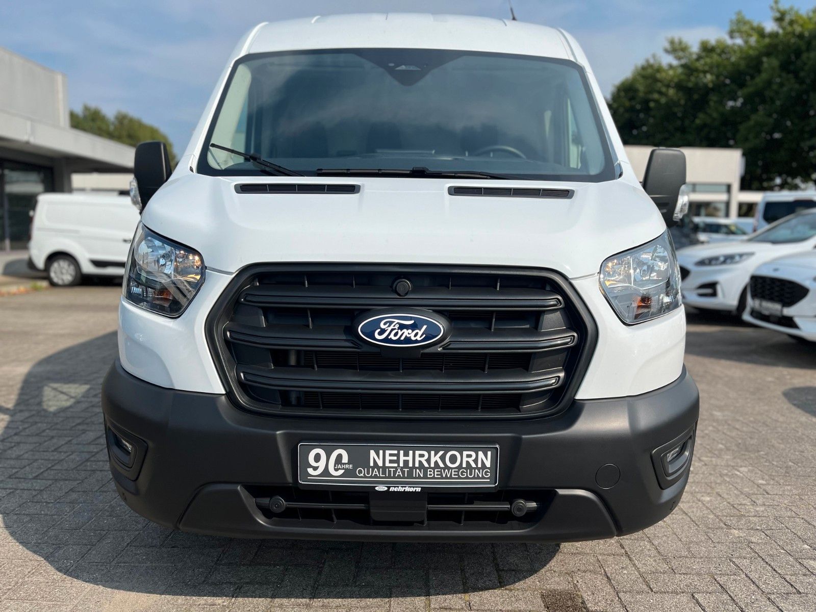 Fahrzeugabbildung Ford Transit 350 L3 Kasten LKW hoch lang KLIMA AHK