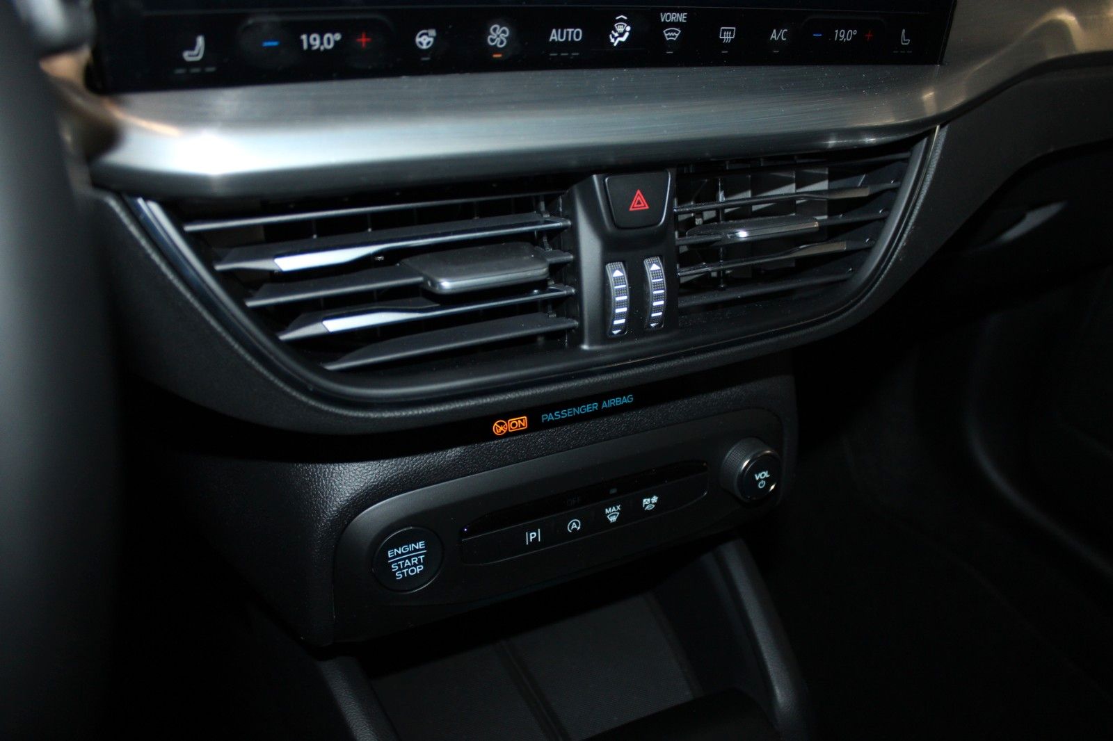 Fahrzeugabbildung Ford Focus MHEV Titanium Turnier LED NAVI WinterPaket