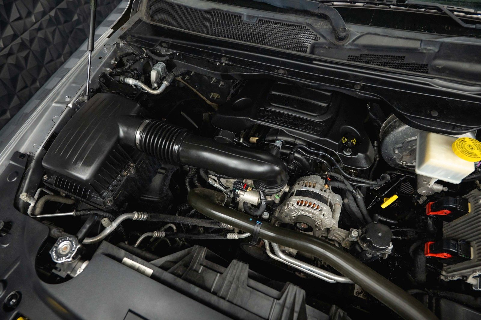 Fahrzeugabbildung Dodge RAM 5.7 V8 HEMI 4x4 OFFROAD NightPaket AXLE LOCK