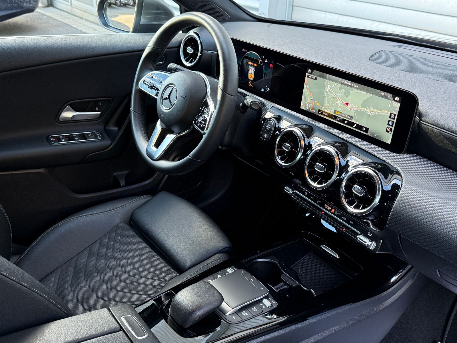 Fahrzeugabbildung Mercedes-Benz A 180d Advanced Aut LED SHZ Navi Kamera T-Leder