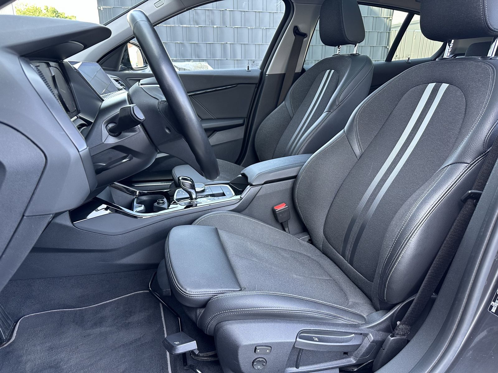 Fahrzeugabbildung BMW 120d Sport Line Aut. LED+PANO+KAMERA+17OLL