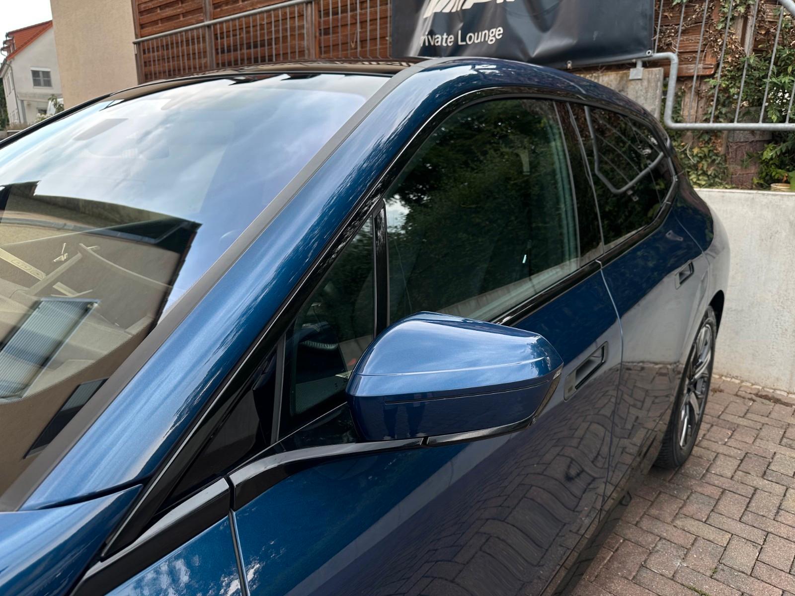 BMW iX xDrive40 M Sport PANO-SKY*AHK*DA-Prof*360°