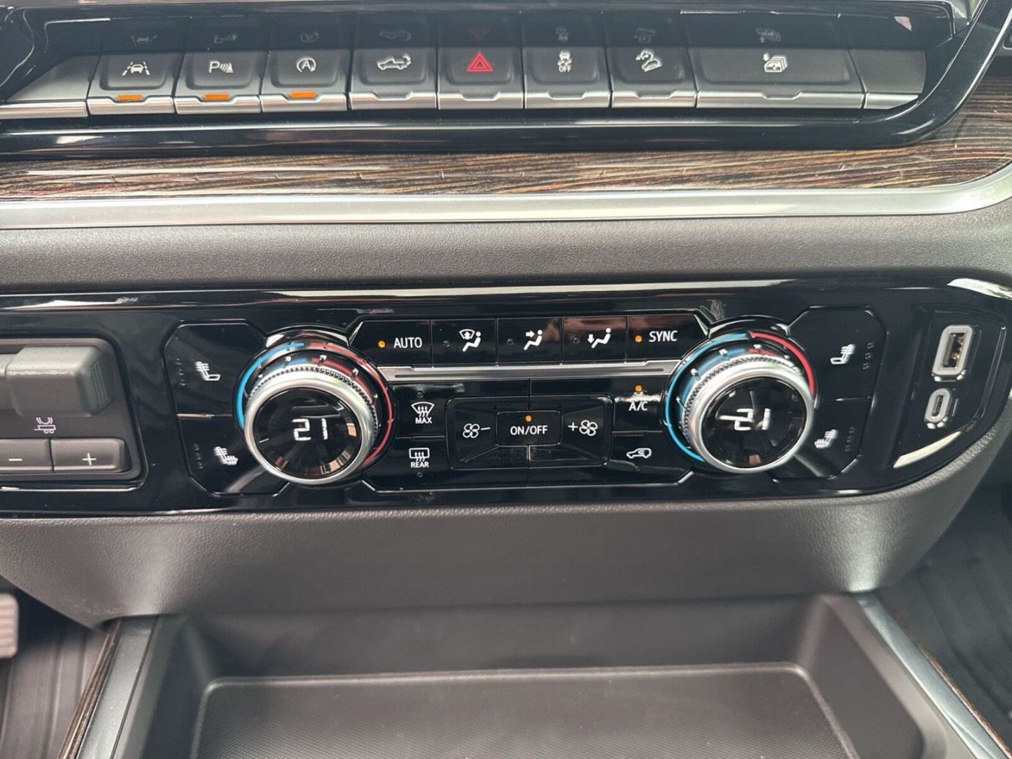 Fahrzeugabbildung GMC Sierra 1500 Elevation CrewCab 4WD - MY25 - Voll