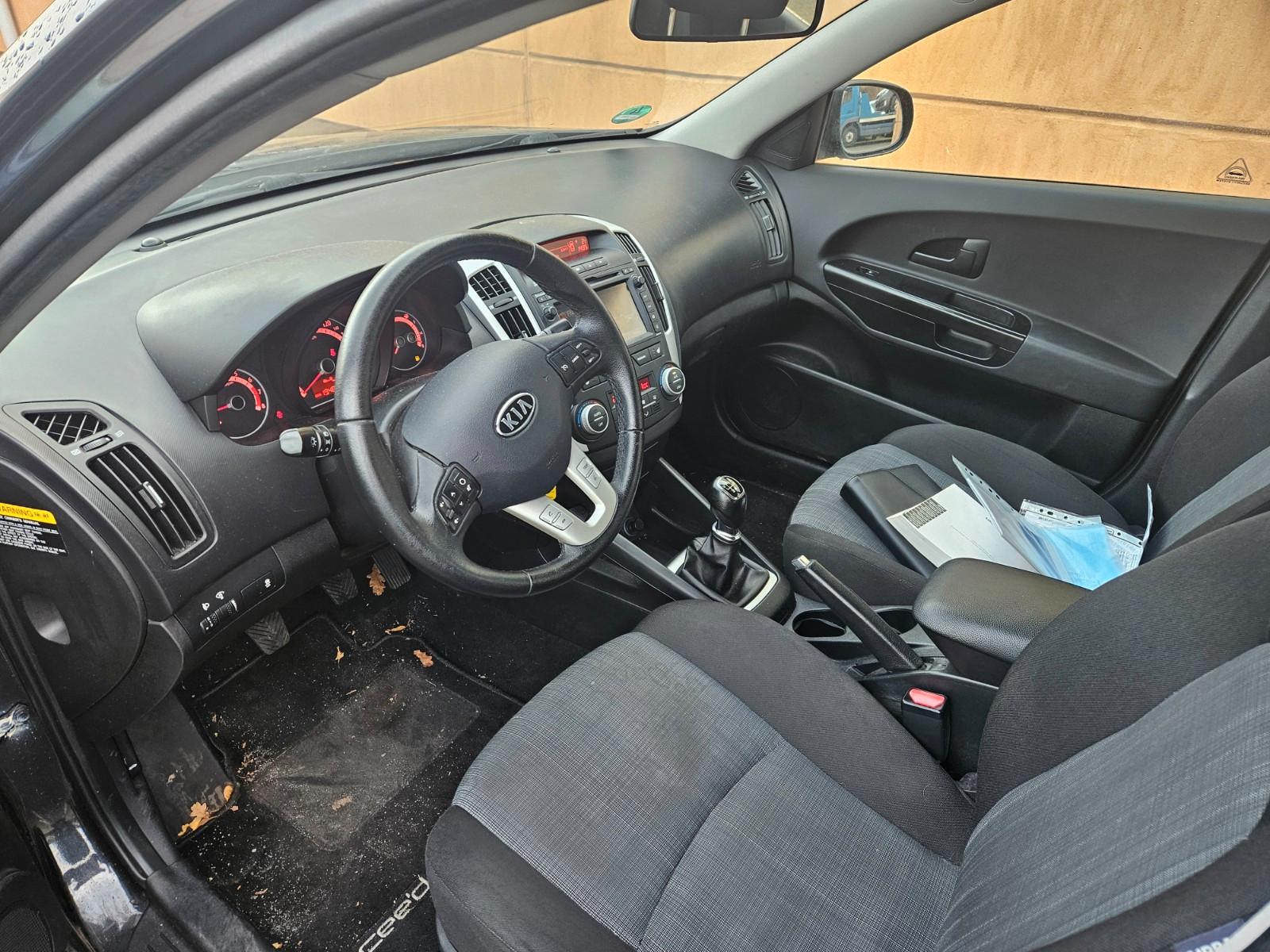 Kia cee'd 2012 — photo 7