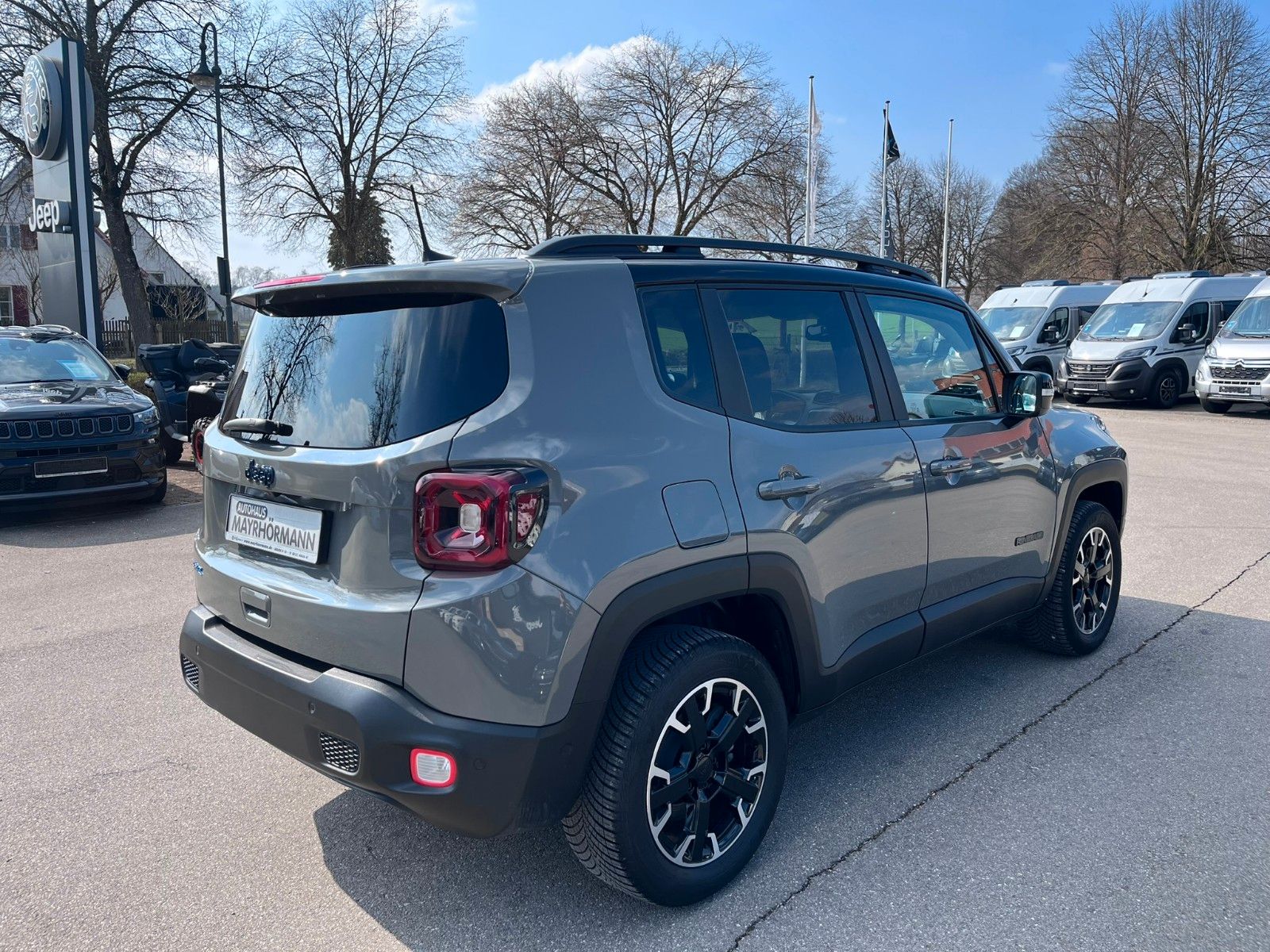 Fahrzeugabbildung Jeep Renegade Limited Plug-In Garantie Navi AWD uvm.
