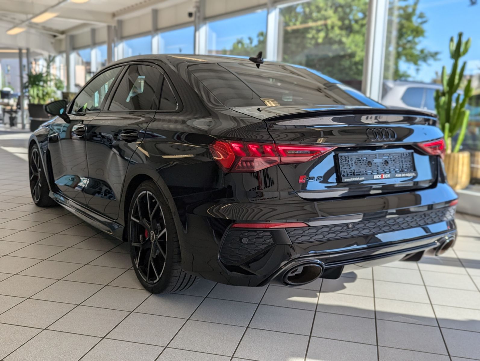 AUDI RS 3 2.5 TFSI quatt Matrix HUD Nappa Cam B&O 19" - Image 5