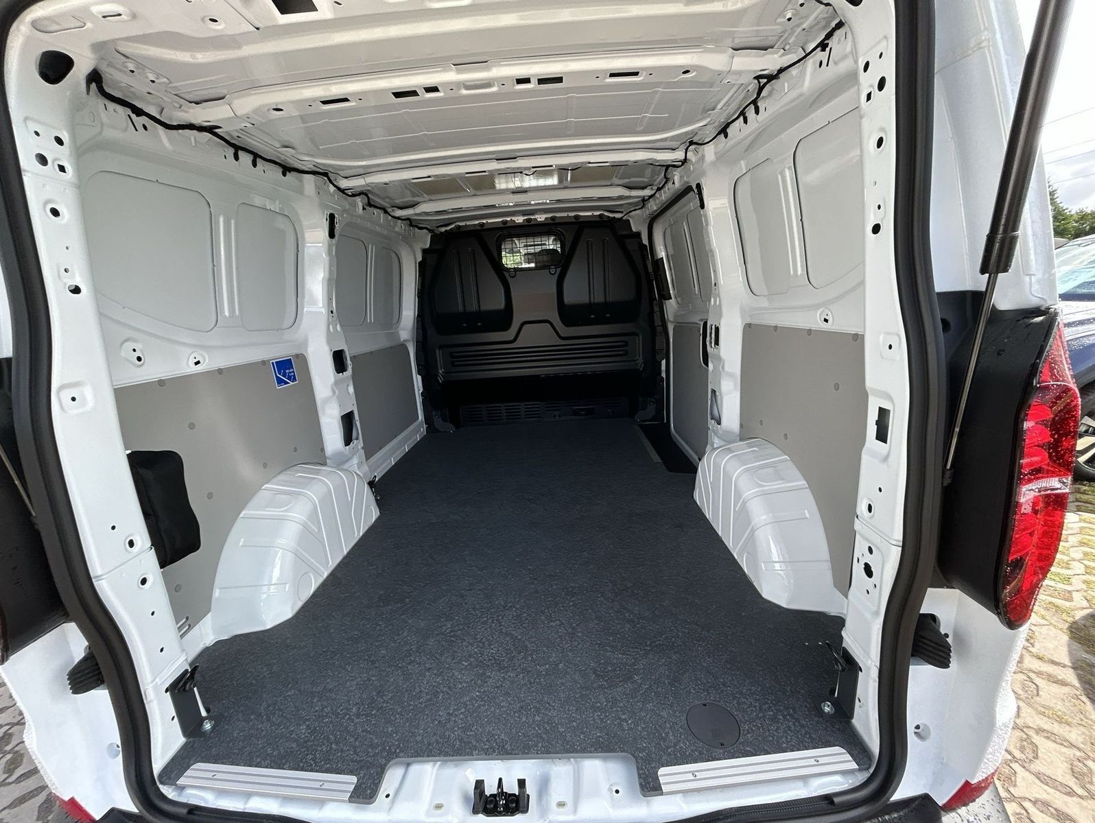 Volkswagen T7 Transporter - Bild 6