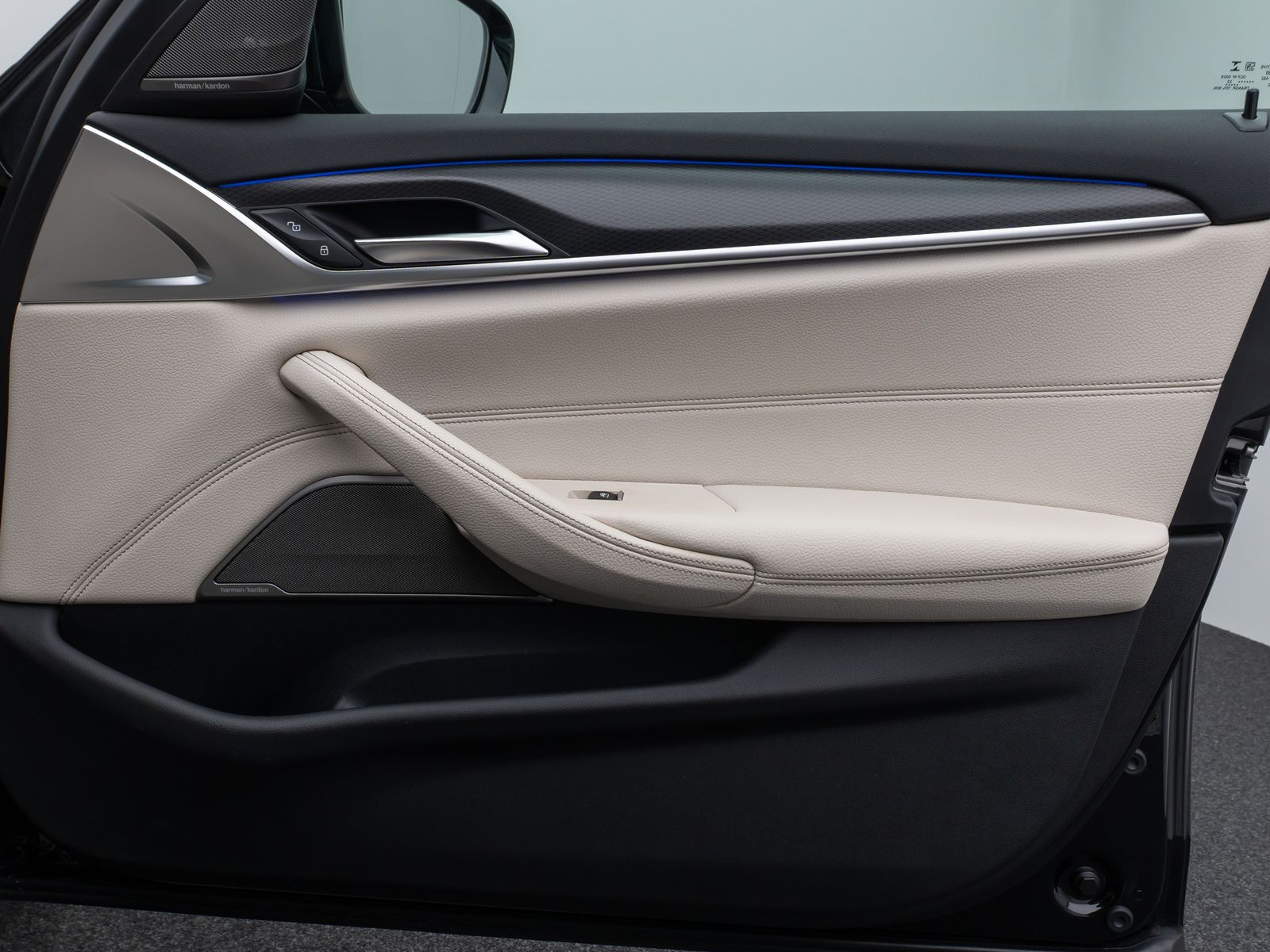 Fahrzeugabbildung BMW 540i xD M Sport Glasdach Kamera HUD DAB H/K 19"