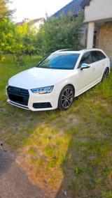 Audi S4 3.0 TFSI tiptronic quattro - - Audi S4 mit Benzin-Antrieb: Limousine, 3.0