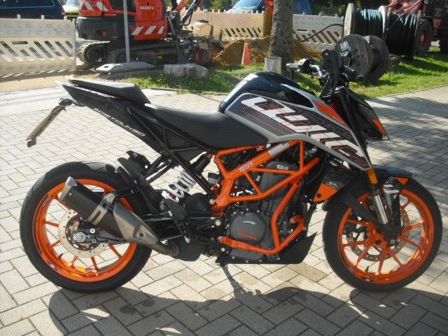 KTM Duke 390 viel zubehör/wie neu