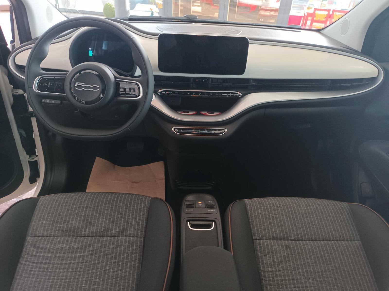 Fiat 500e Icon *Tempomat*Digitales Display*Kamera*...